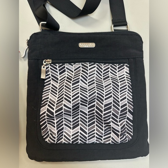 Baggallini Chevron and Black Crossbody Bags - Picture 2 of 8